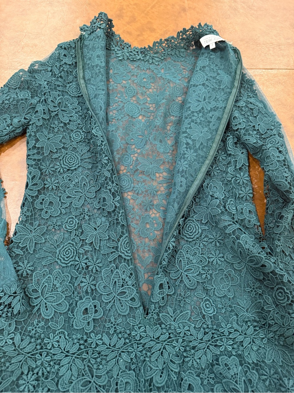 Teri Jon Rickie Freeman Lace Tiered Long-Sleeve Formal Dress Deep Green Size 2 - Picture 13 of 14